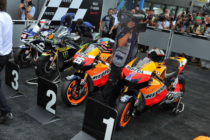 Stoner wins as Lorenzo crashes